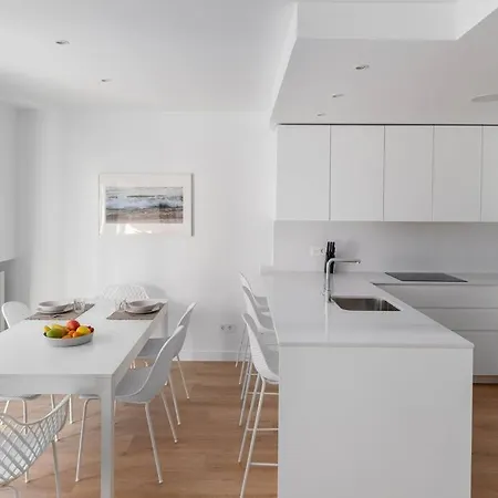 Bright With A/c, Parking Optional * San Sebastián