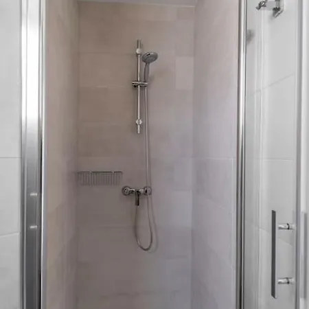 Bright With A/c, Parking Optional Apartament *